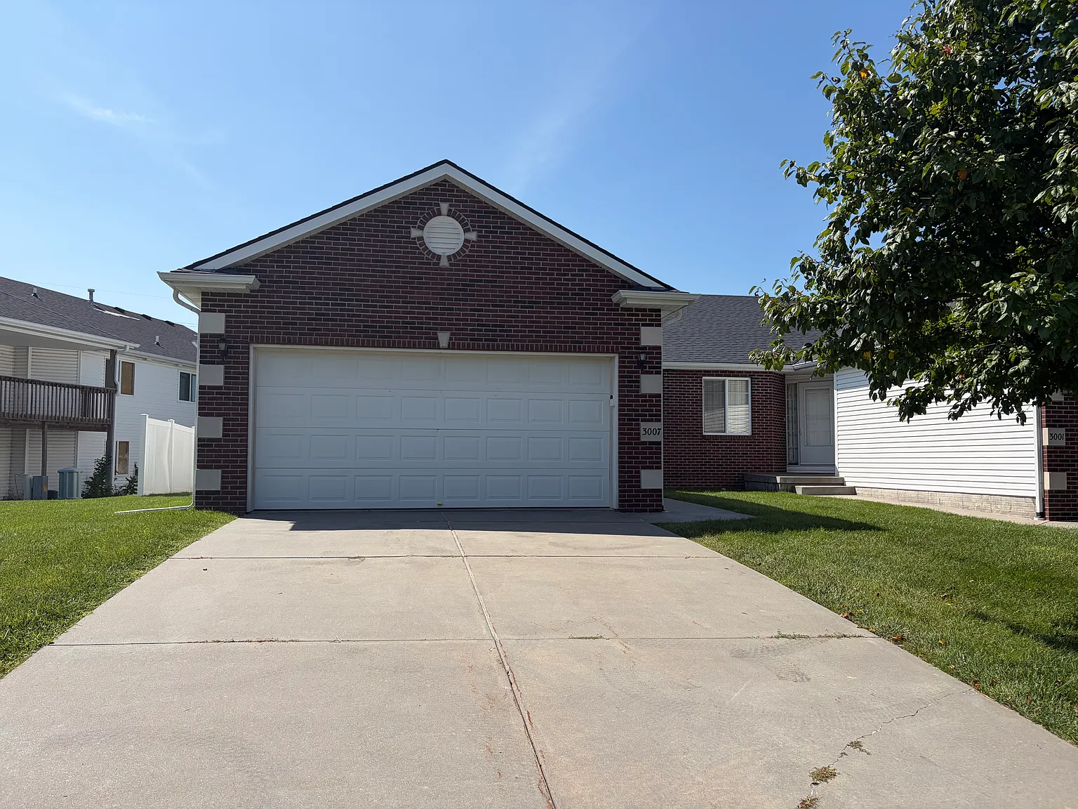 3 bed, 2400 sqft, $2,500 — Photo 1