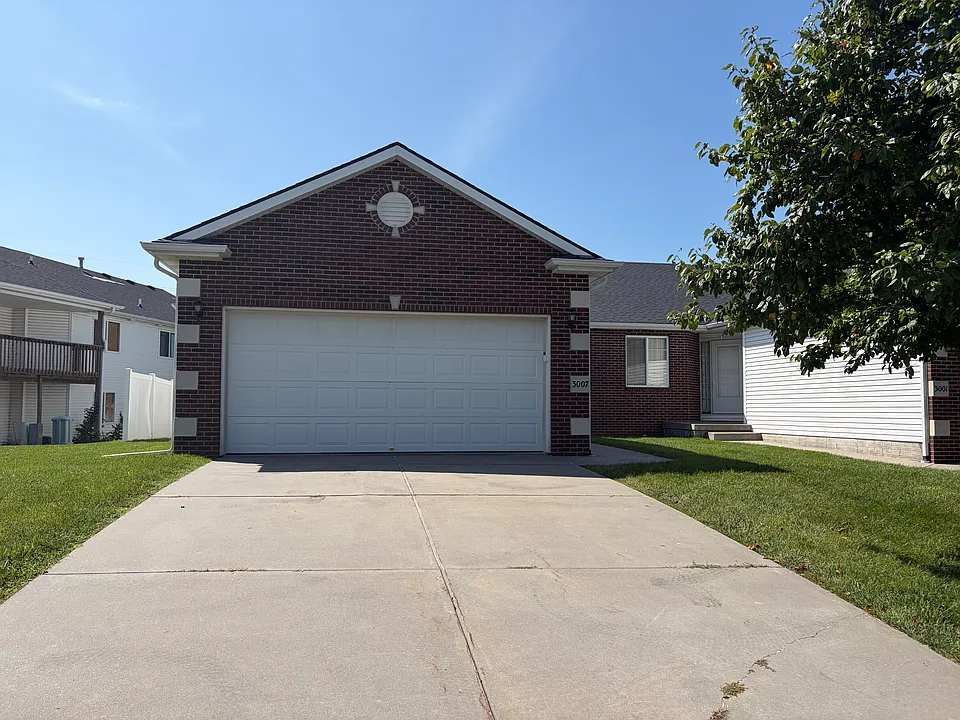 3007 Gallinas Dr