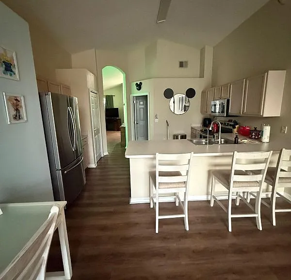 334 Grosvenor Loop — Photo 1