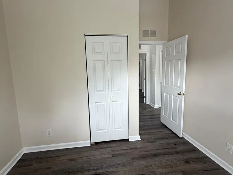 4 Coachlight Dr #4 — Photo 15