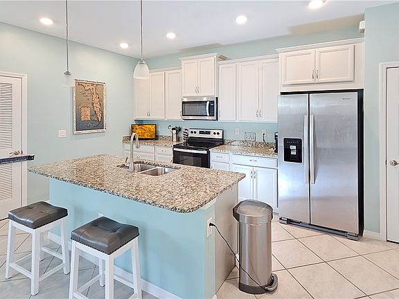 2nd image of 3065 Royal Gardens Ave