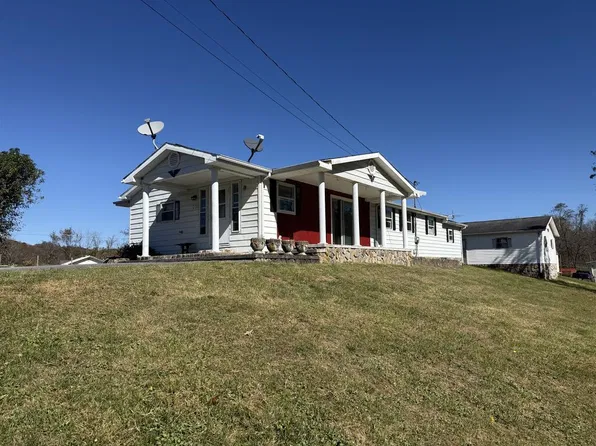220 Gillespie Rd, Pounding Mill, VA 24637