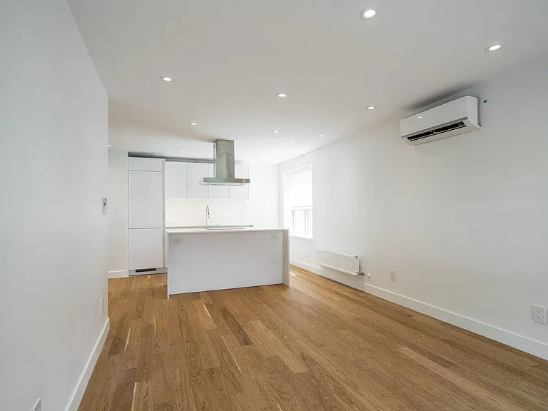 111 Lawton Blvd — Photo 25