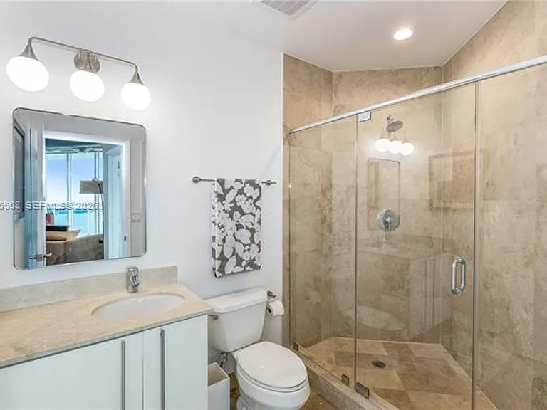 700 NE 25th St #1902 — Photo 14