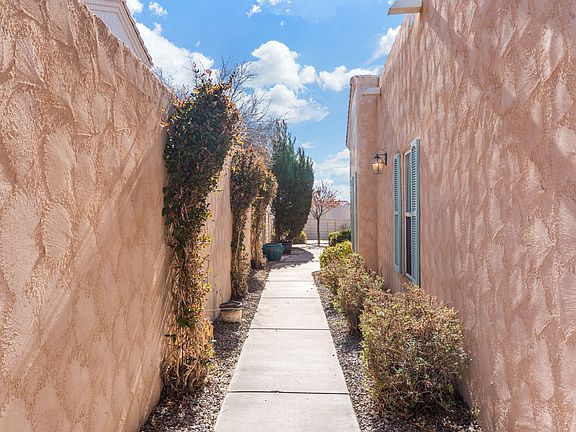 3rd image of 4509 Miramar Dr NW