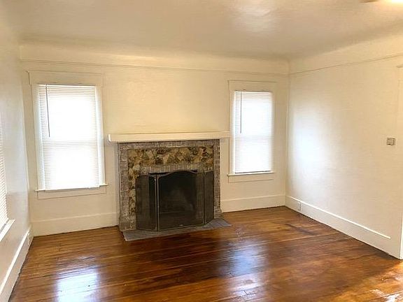 5th image of 1006 N Farris Ave