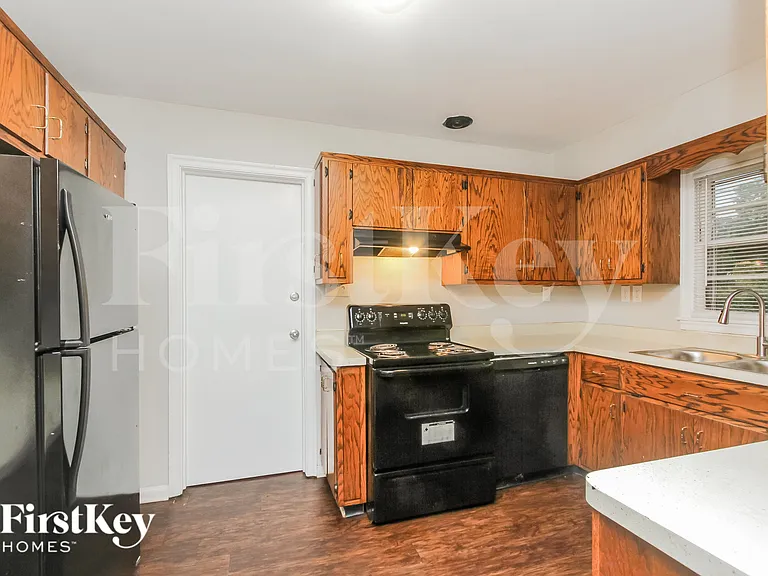 5614 N Victoria Dr — Photo 7