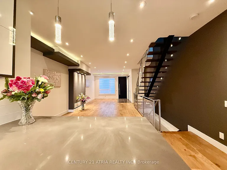 10 Palmerston Ave — Photo 7
