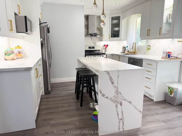 560 Bristol Rd, Newmarket, ON L3Y 6T1