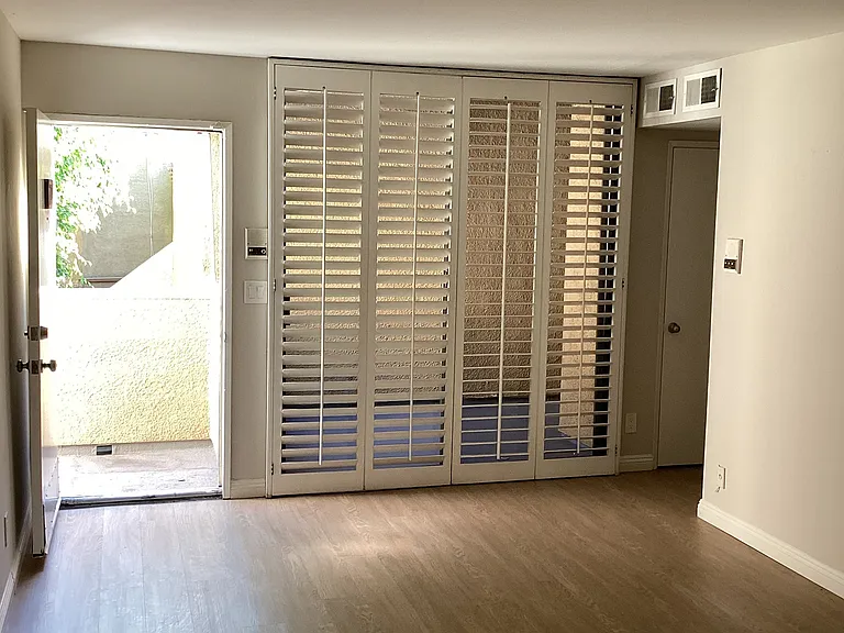 11113 Moorpark St — Photo 27