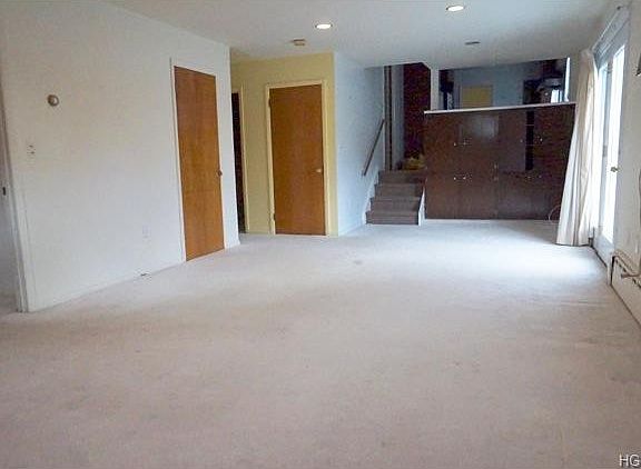 4th image of 14 Thomas Jefferson Pl
