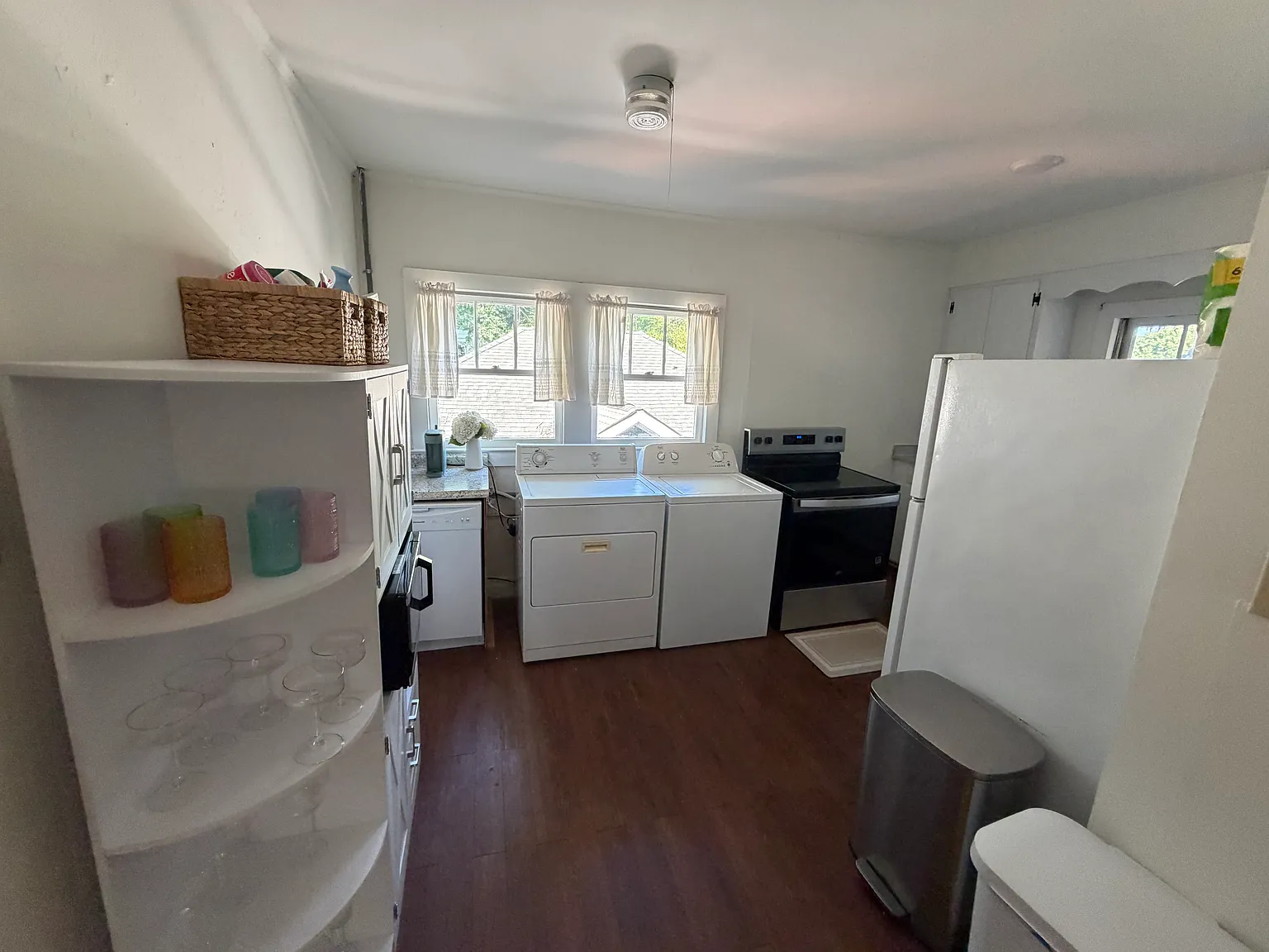 6 bed, 2654 sqft, $8,850 — Photo 4