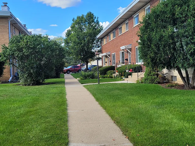 445 E Lincoln St — Photo 5
