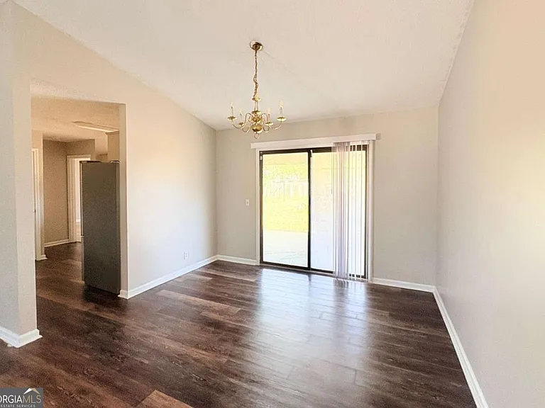 142 Woodvalley Ct — Photo 16