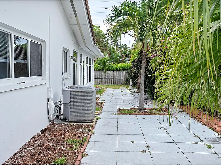 2910 NE 40th Ct — Photo 49