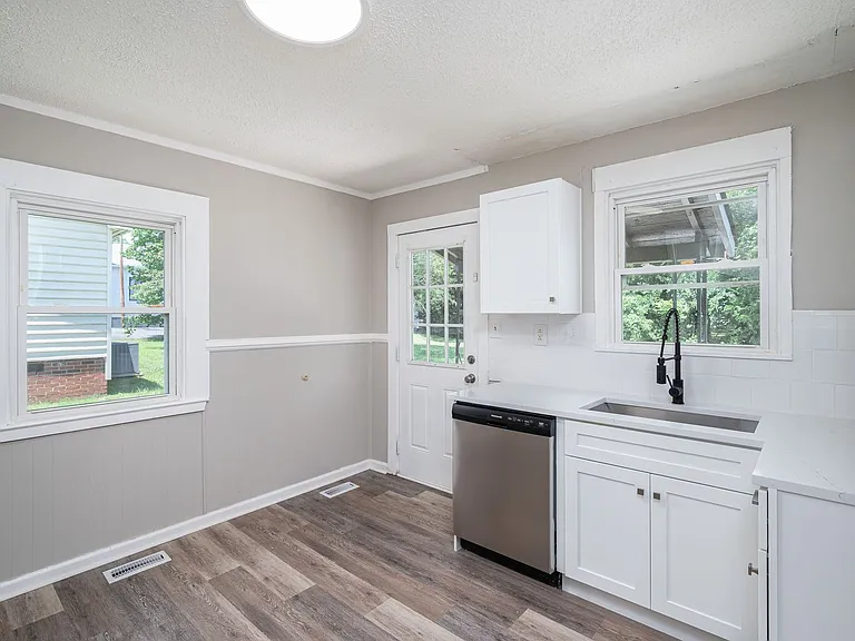 913 Edgemont Ave — Photo 8