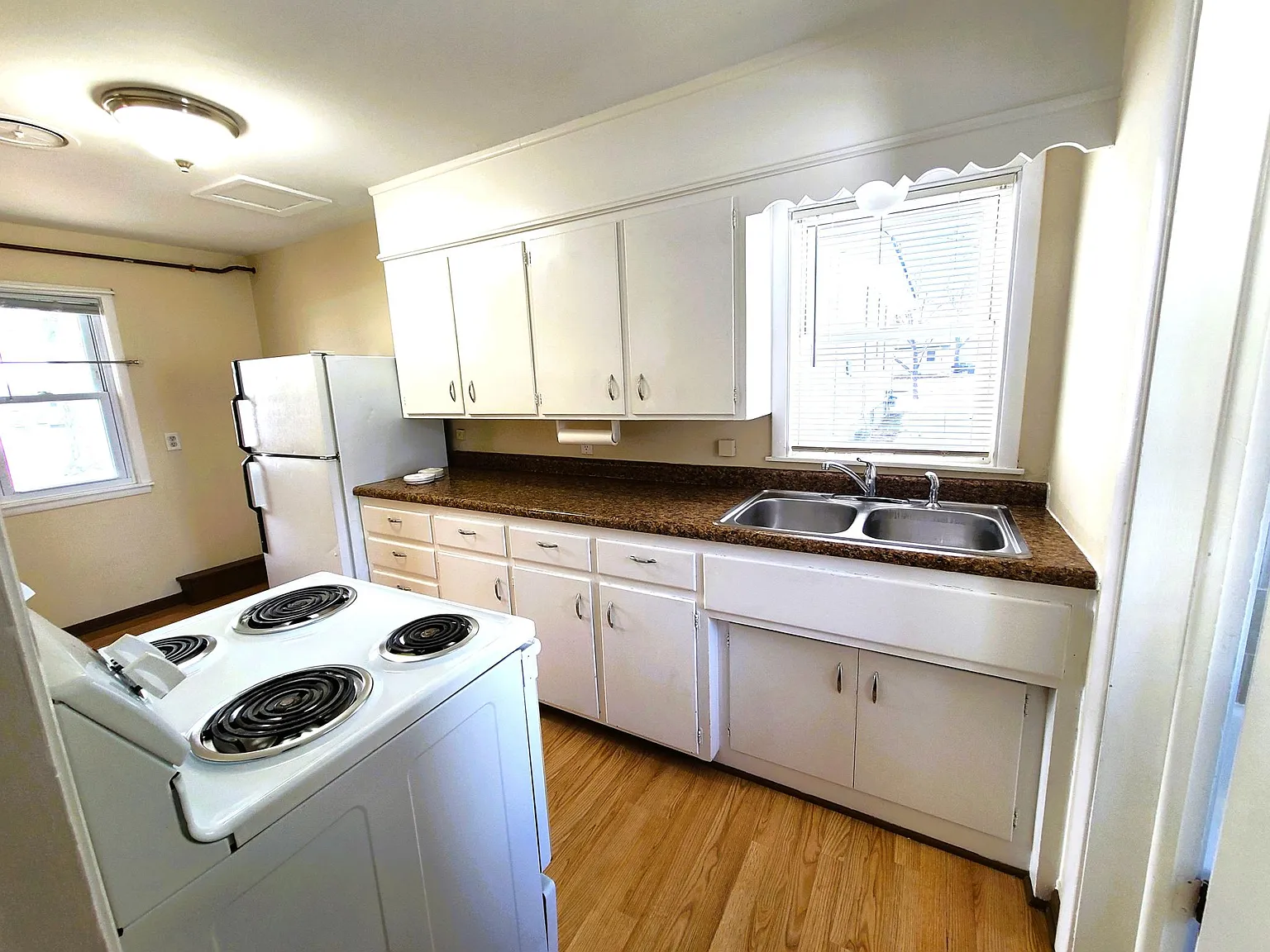 2 bed, 750 sqft, $1,349 — Photo 2