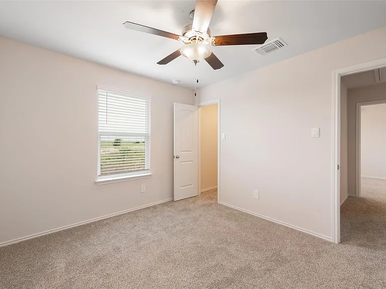 321 Sandringham Loop — Photo 12