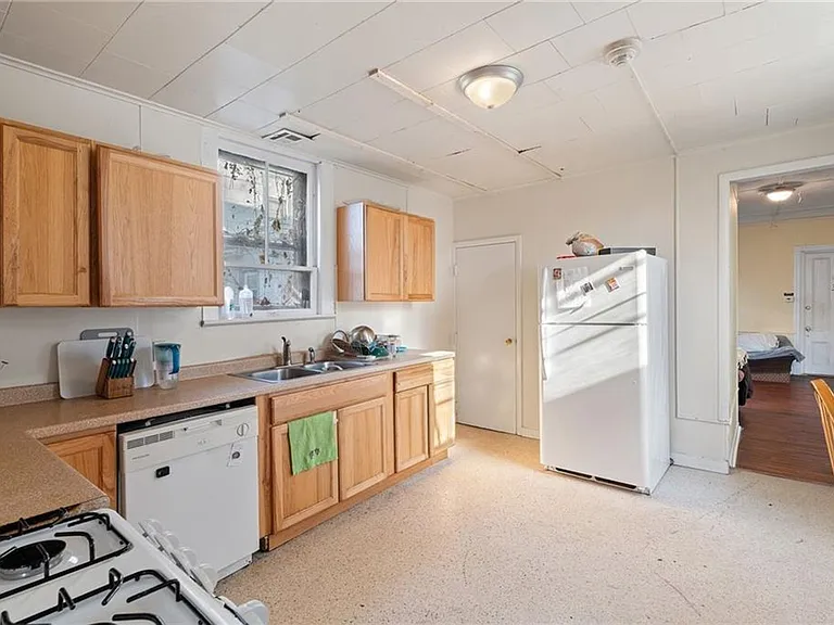222 S Geneva St — Photo 11