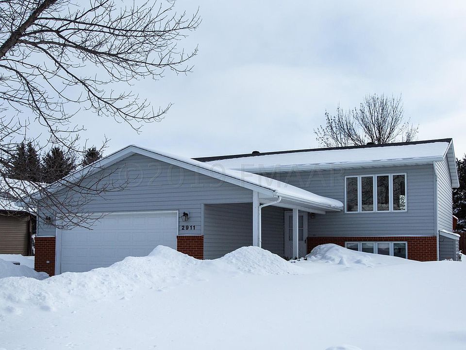 1st image of 2911 Village Green Dr