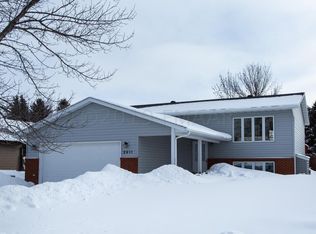 2911 Village Green Dr, Moorhead, MN 56560