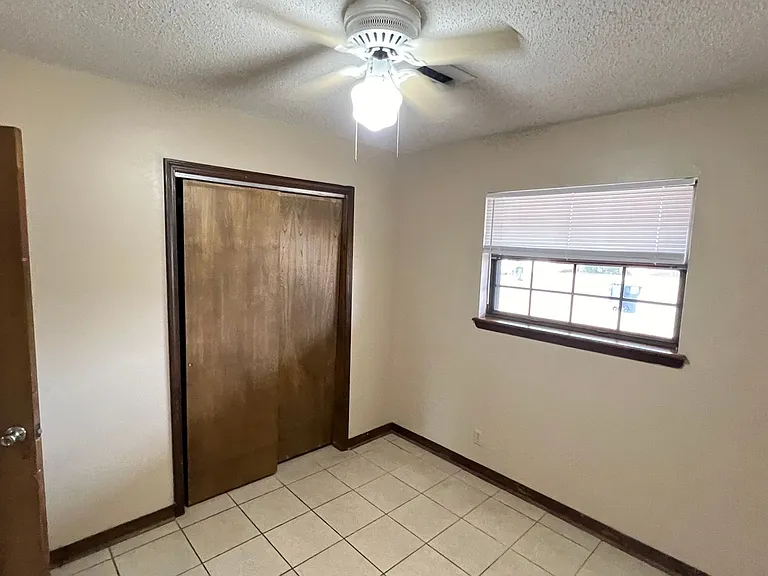 1208 N Nashville Pl — Photo 3
