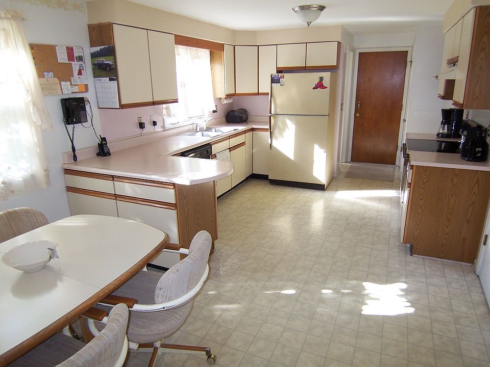 1st image of 7 Squire Ln