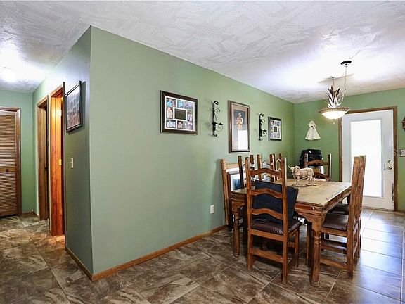 4th image of 4834 Lake Shore Dr