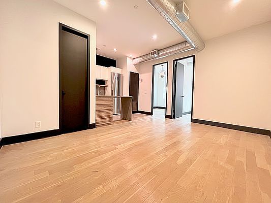 2nd image of 242 Hawthorne St #3RDF