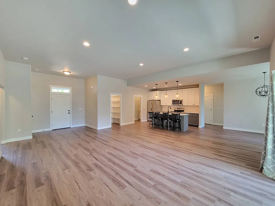 1951 W 39th Ave