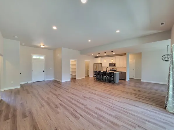 1951 W 39th Ave, Kennewick, WA 99337