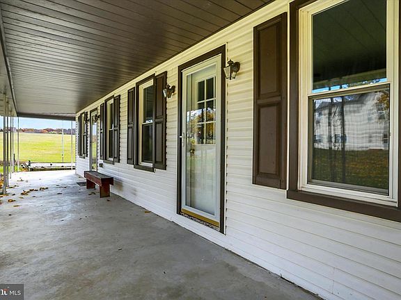 5th image of 100 Roseglen Rd