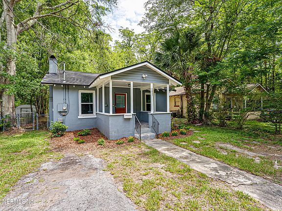 3rd image of 4037 GILMORE Street