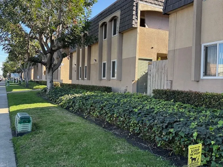Large 2 bedroom Apartment in Clairemont — Photo 3