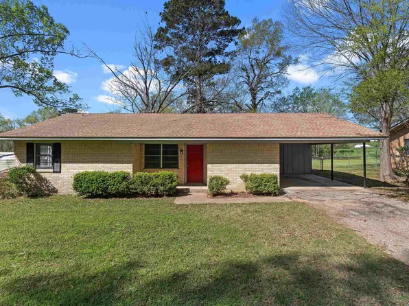 135 Mullins St, Tatum, TX 75691