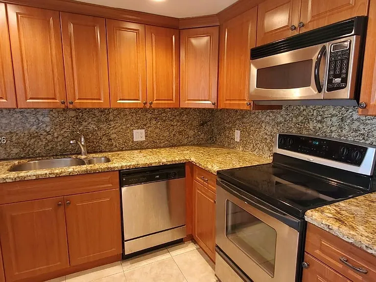 150 SE 25th Rd #2K — Photo 5