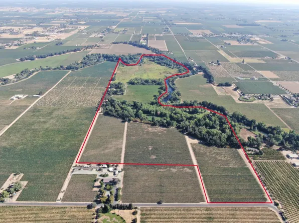 9830 E Woodbridge Rd, Acampo, CA 95220