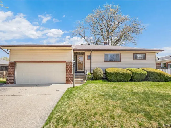 17815 Smith St, Riverview, MI 48193