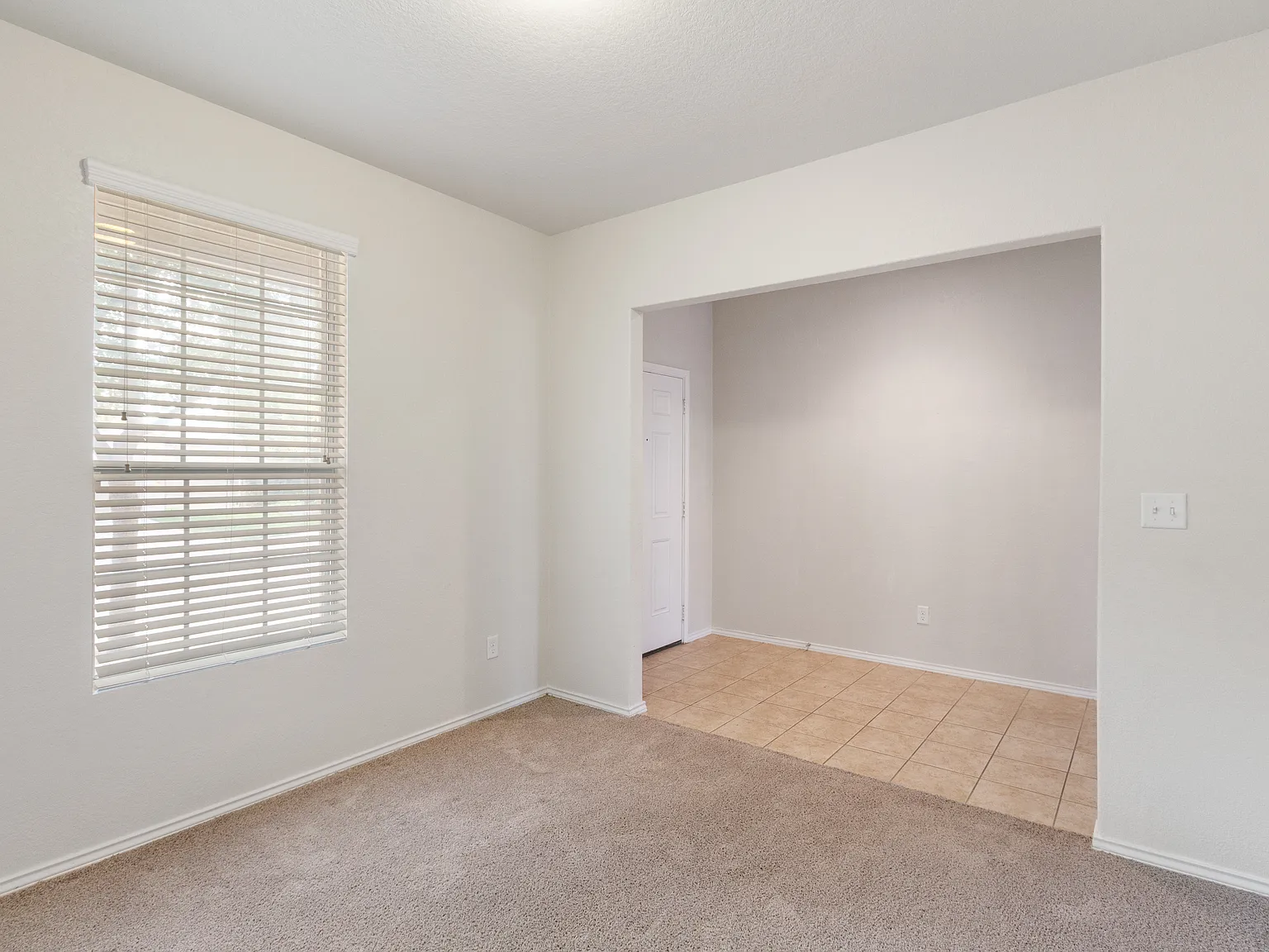 5 bed, 2580 sqft, $2,350 — Photo 4