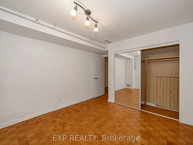 21 Southview Cres — Photo 24