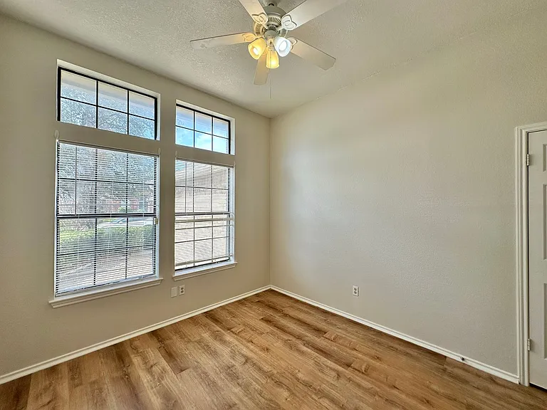 607 Hogan Dr — Photo 24