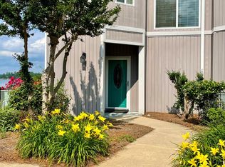 136 Lake Ridge Dr, Ninety Six, SC 29666