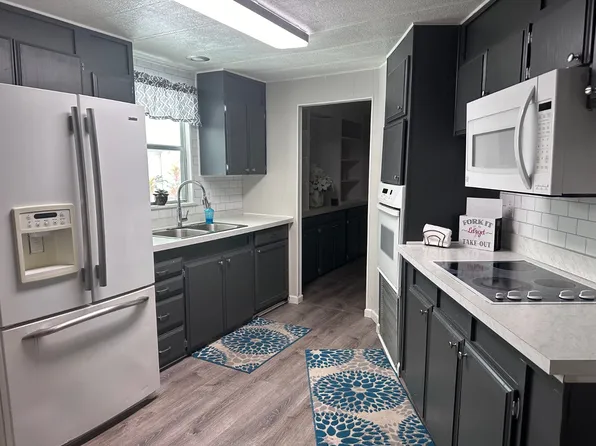 540 Wayfarers Way, North Fort Myers, FL 33917