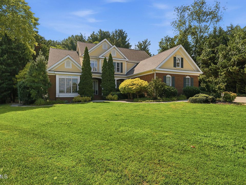 1st image of 8 Fox Run Ln