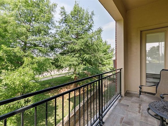 4th image of 101 Decker Ct #301