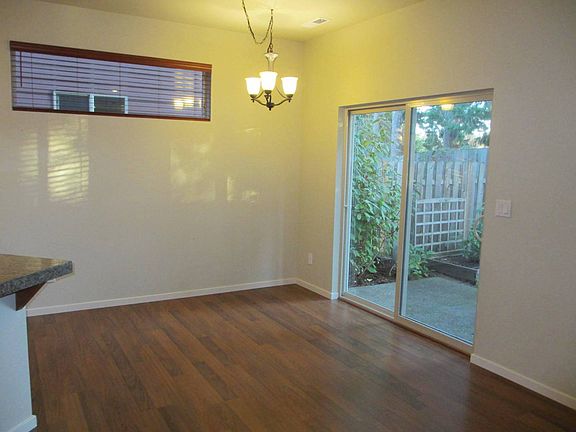 3rd image of 7886 SE Sporri Ln