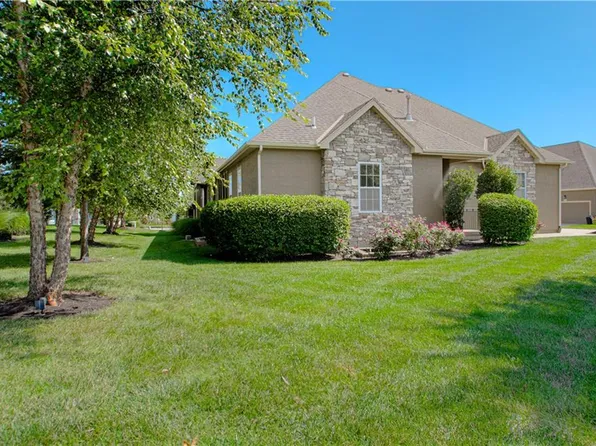 16877 S Bradley Dr, Olathe, KS 66062