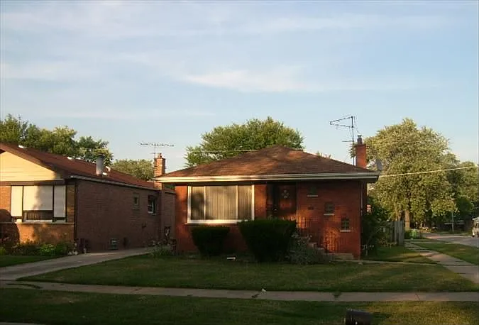 14447 Kimbark Ave photo 1