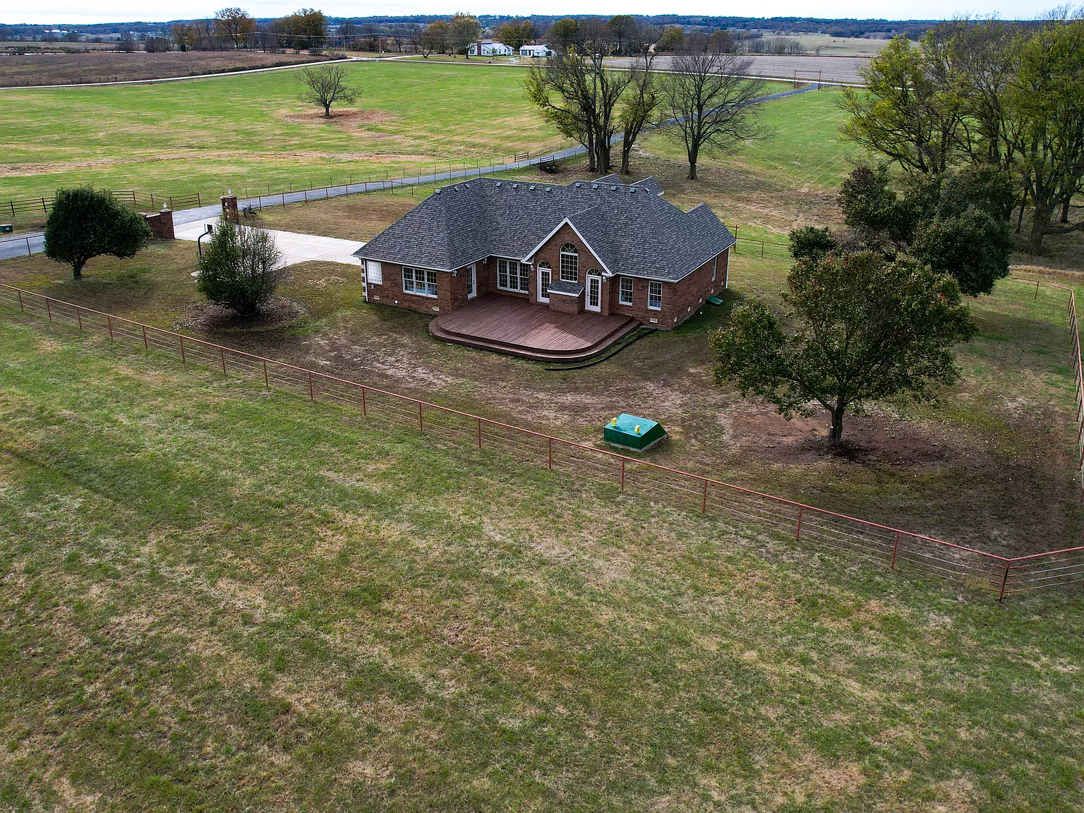 3 bed, 2002 sqft, $2,295 — Photo 3
