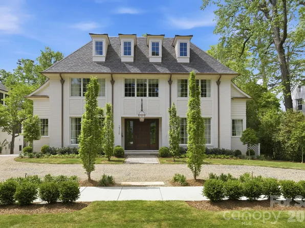 2710 Briarcliff Pl, Charlotte, NC 28207